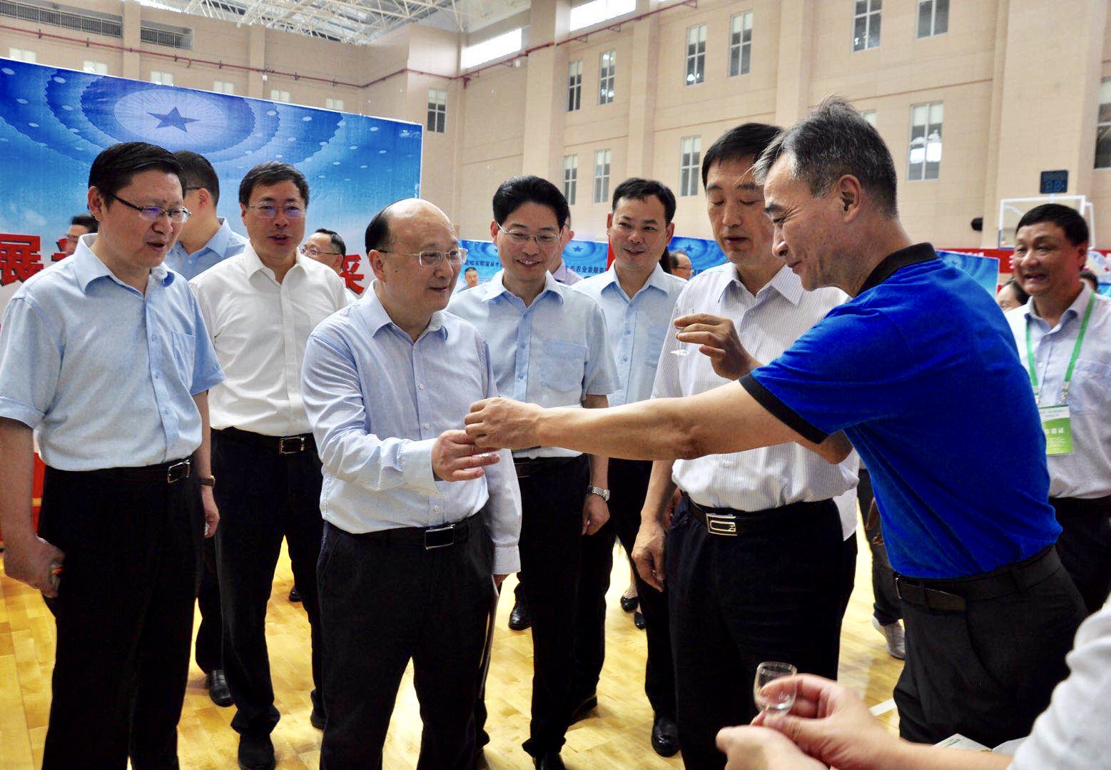 c7娱乐酒业参加安徽省退役军人创业创新大赛产品展示
