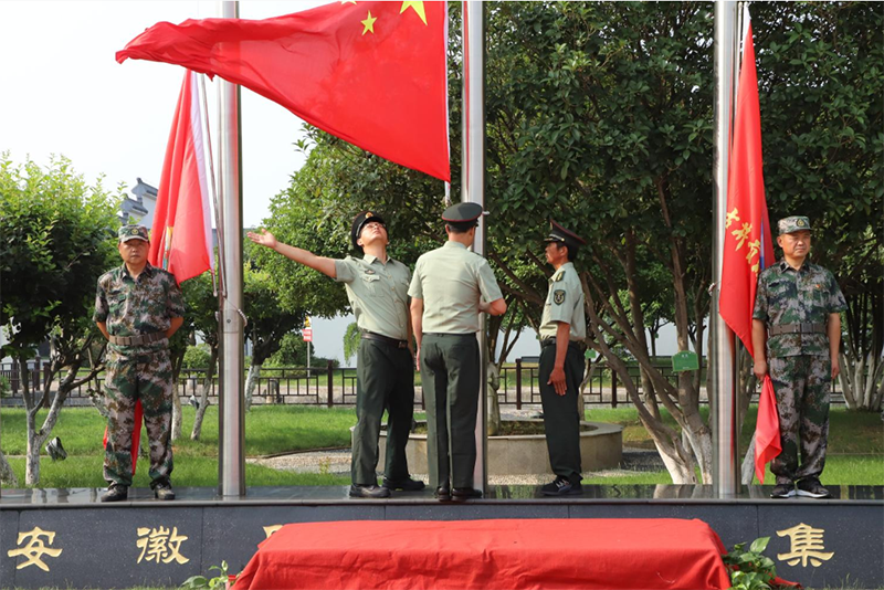 升国旗?颂党恩-c7娱乐酒业举行中国共产党成立100周年“七一”升旗仪式