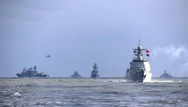 两岸军舰对峙台海，地区安全的复杂议题，台海紧张局势升级，两岸军舰对峙引发地区安全关注