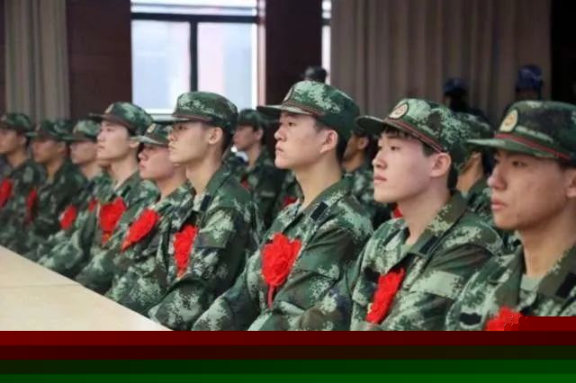 去当两年义务兵值不值，深度探讨义务兵制度的价值与意义，深度探讨义务兵制度的价值与意义，两年义务兵值得吗？