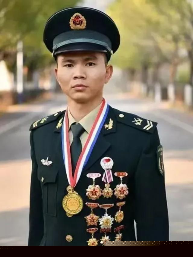军士长和士官在军队中的职责与区别，深入了解两者之间的差异，军士长与士官职责差异解析，军队中的职责与角色深度探讨