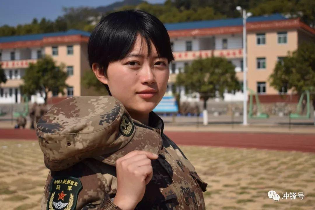 两年义务女兵的真实生活——探寻军旅中的坚韧与成长，女兵两年义务生活的坚韧与成长之路，探寻军旅中的真实故事